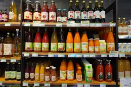 409-1jus-de-legumes-et-jus-de-fruits-jus-de-grenade-jus-de-cassis-jus-cassis-myrtille-canberry-jus.webp